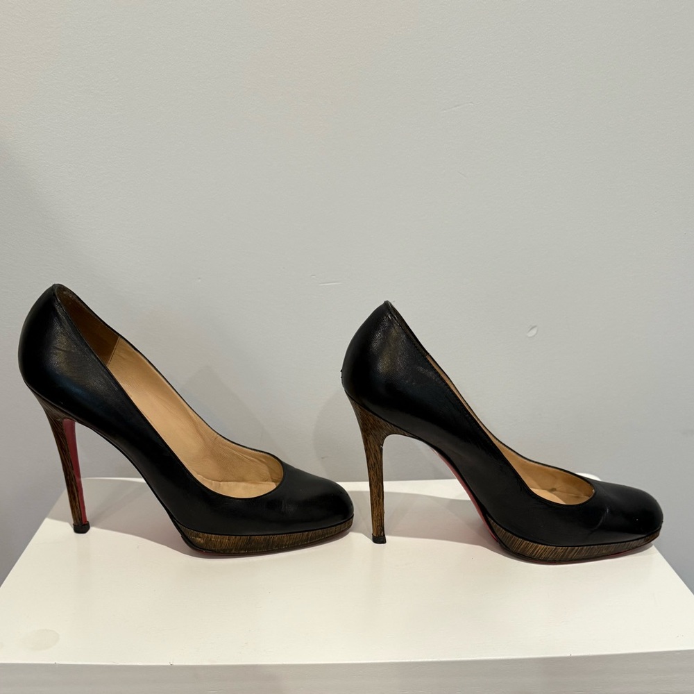 Christian Louboutin New Simple Leather Pumps